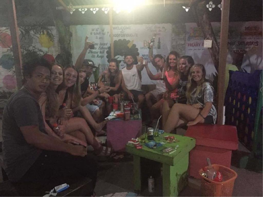 Good For Ya Knee Hostel & Bungalows (Adults Only) Gili Trawangan Eksteriør bilde